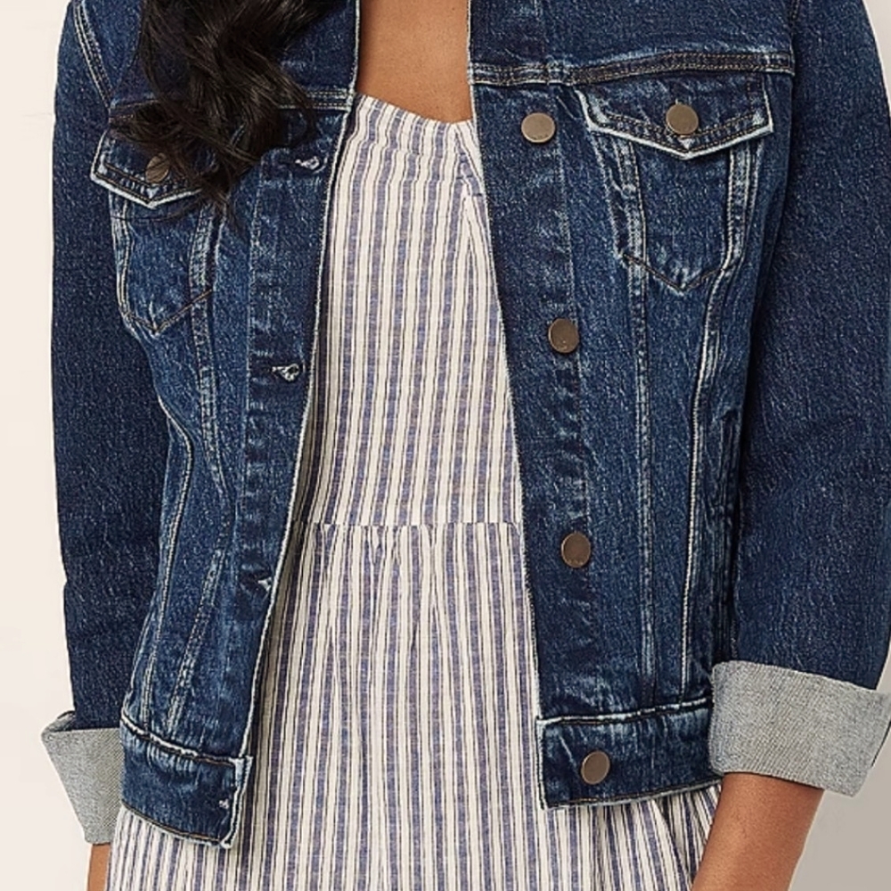 ANA/basic blue jean jacket/front button up distressed jean jacket/size Small